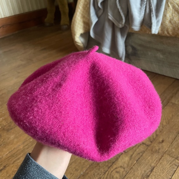COPY - Raspberry beret - Picture 3 of 3